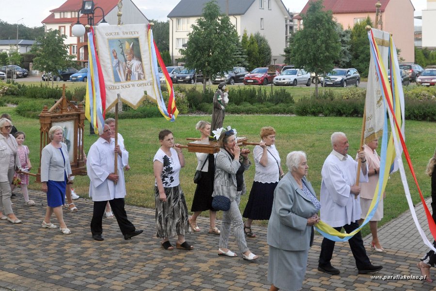 42 Procesja eucharystyczna.jpg